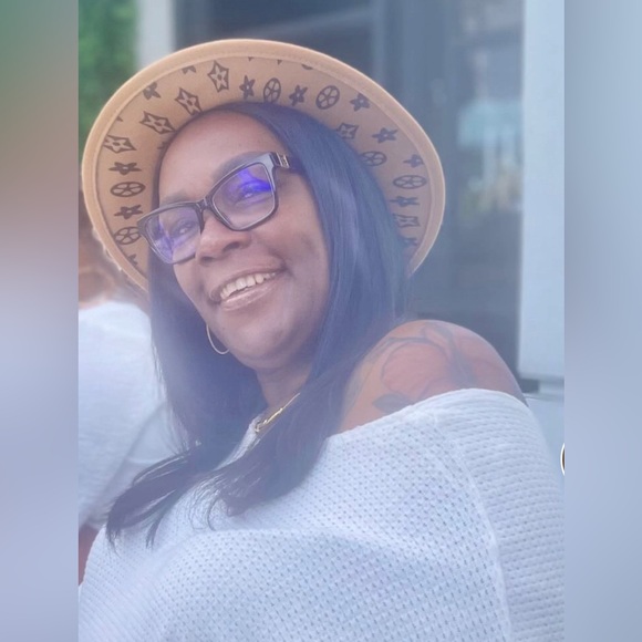 Meet your Posher, Myeisha - Picture 4 of 5